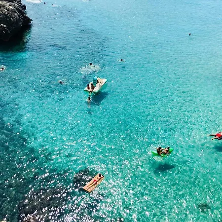 Couette-café Enea Castro (Lecce)